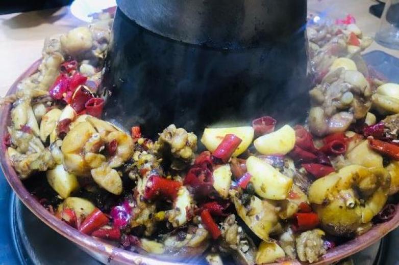 香辣牛蛙火锅加盟