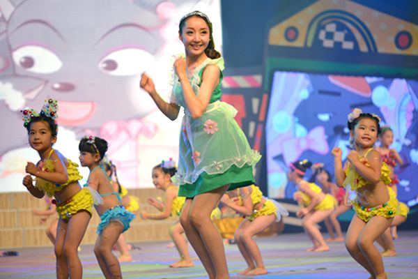 小荧星艺校可以加盟吗