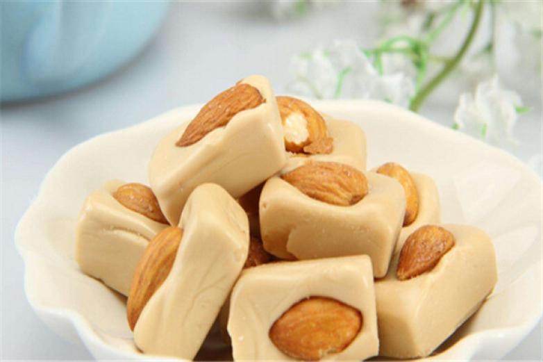 馋嘴猫零食加盟
