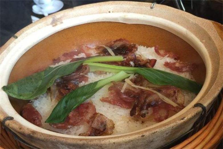 亿鼎烩猪肚鸡火锅加盟