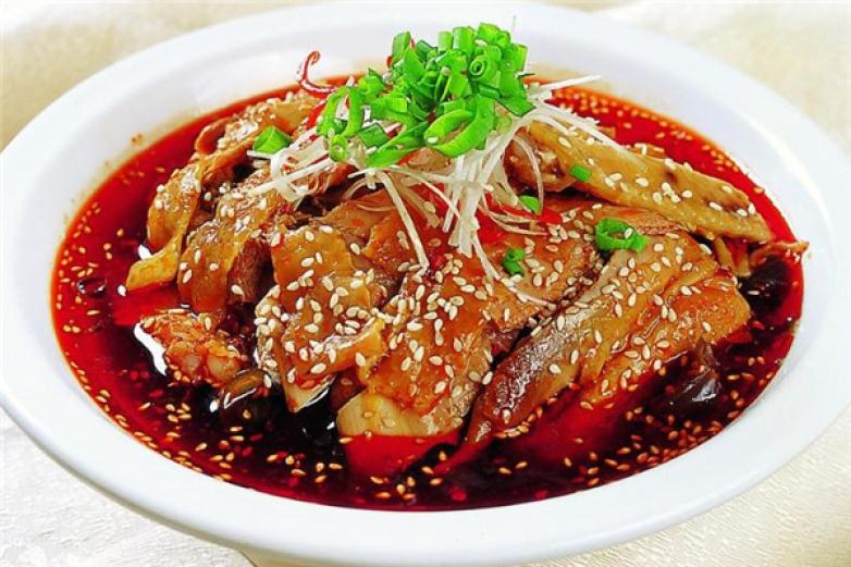 洪雅钵钵鸡是一家专业的餐饮连锁品牌,是非常流行的特色小吃.