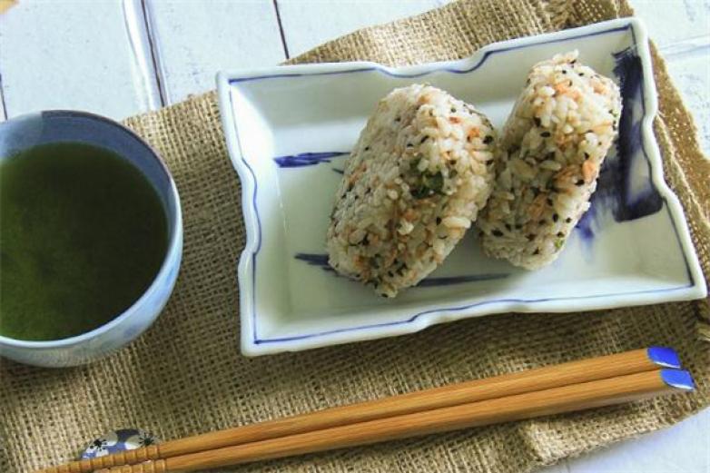 团味小仙肉卷饭团烧加盟