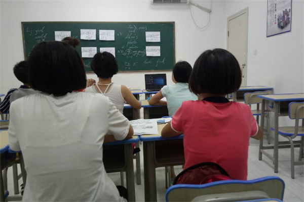 易学堂辅导班加盟