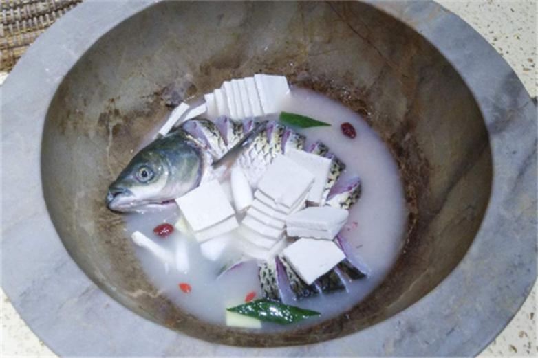 鲜潭蒸汽石锅鱼加盟