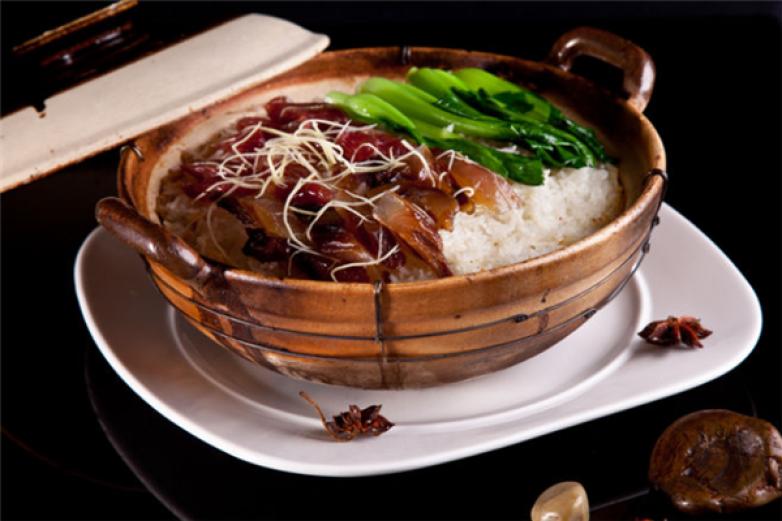芳金锅特色煲仔饭