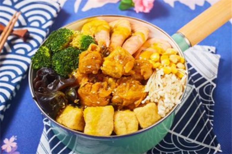 东膳小阿俏焖锅饭加盟