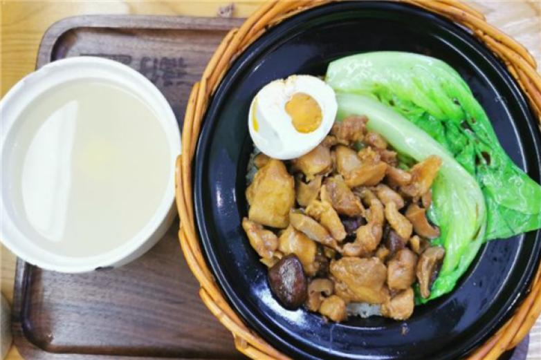 阿嘉姜母鸭煲仔饭加盟