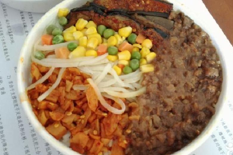汤小鲜与范小满加盟
