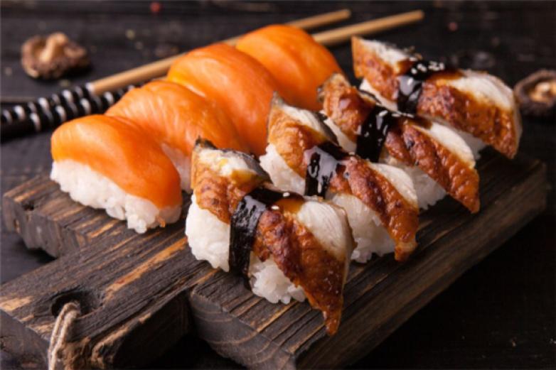 极上馆日本料理加盟